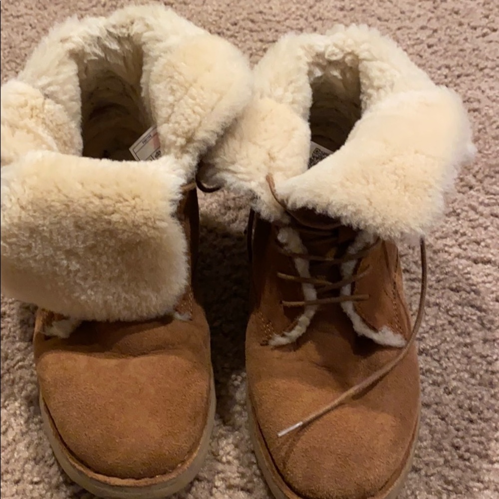 Lightly loved UGGS - Picture 6 of 7